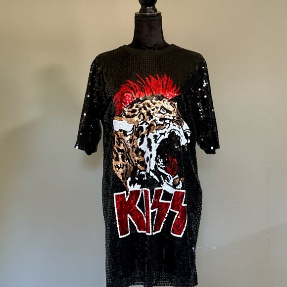 Black Sequin KISS Graphic Dress - Picture 2 of 4